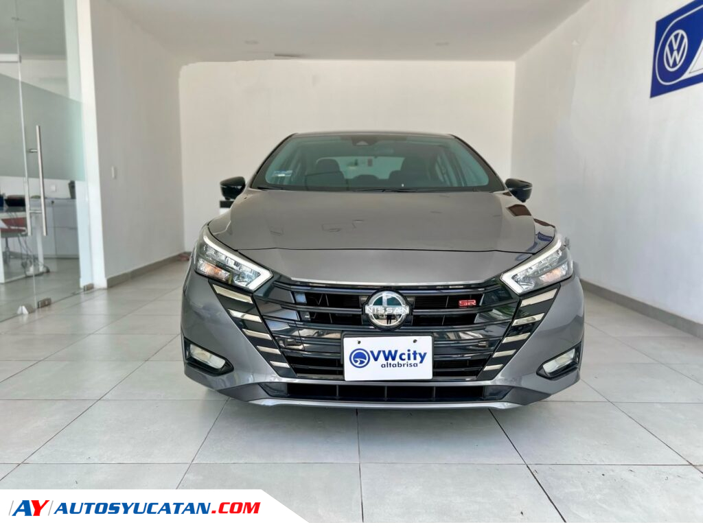 Nissan Versa SR 2023