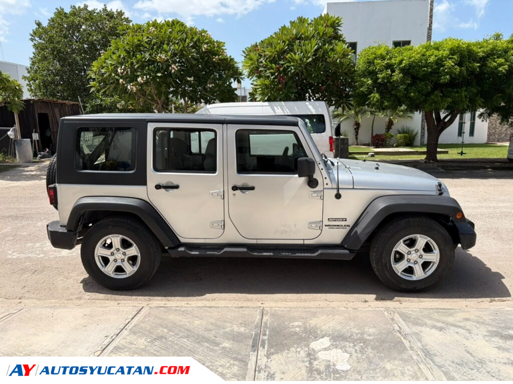 Jeep Wrangler Unlimited Sport 4x2 2010