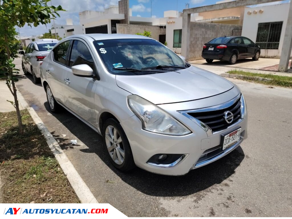 Nissan Versa Advance 2015