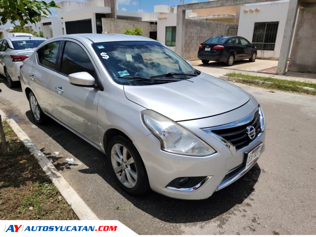 Nissan Versa Advance 2015