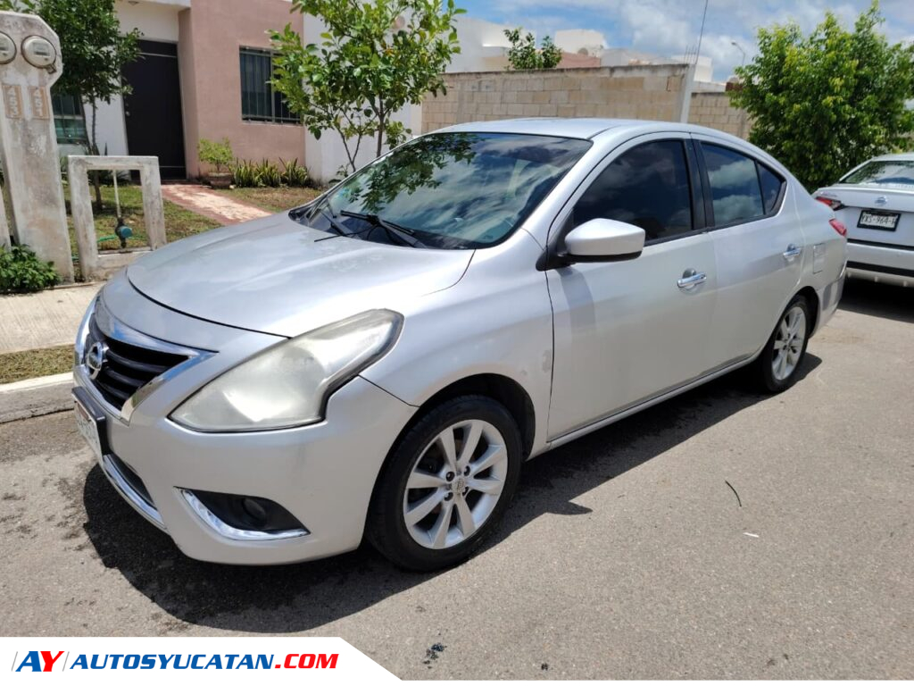 Nissan Versa Advance 2015
