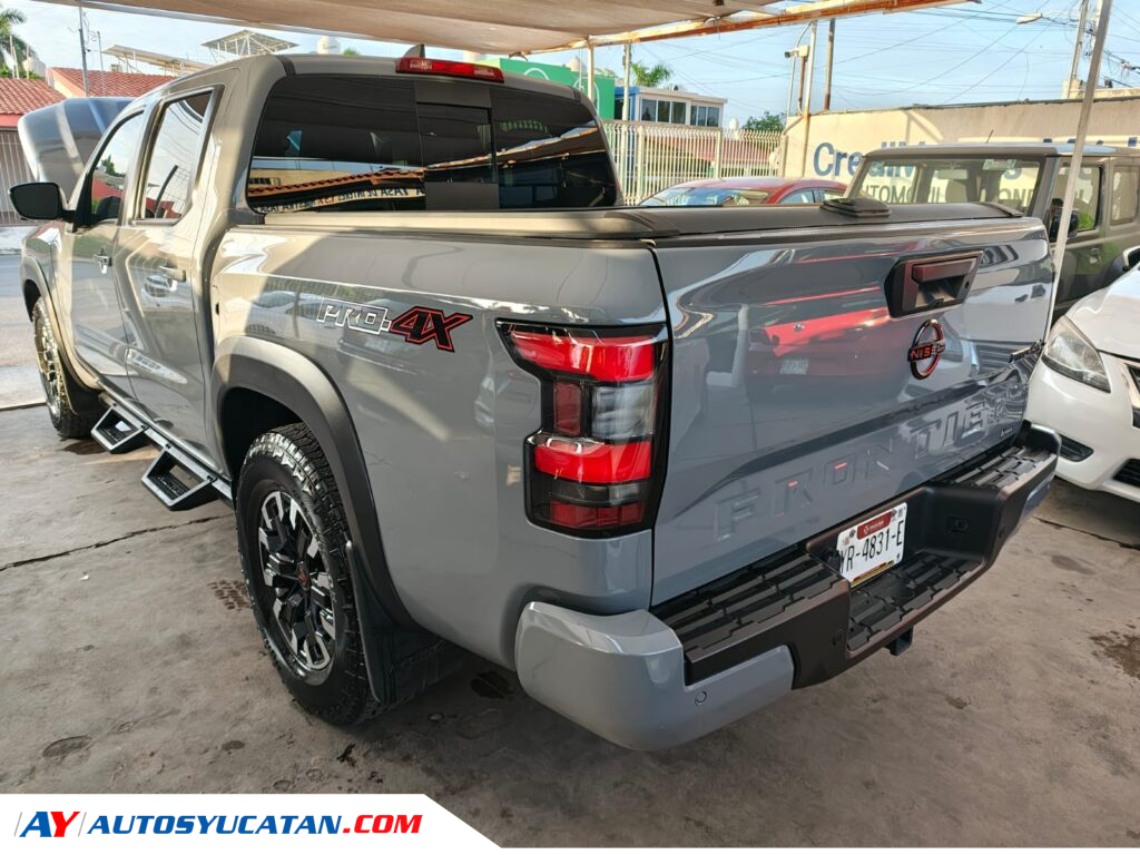 Nissan Frontier Pro4X Doble Cabina Automática 4x4 2023