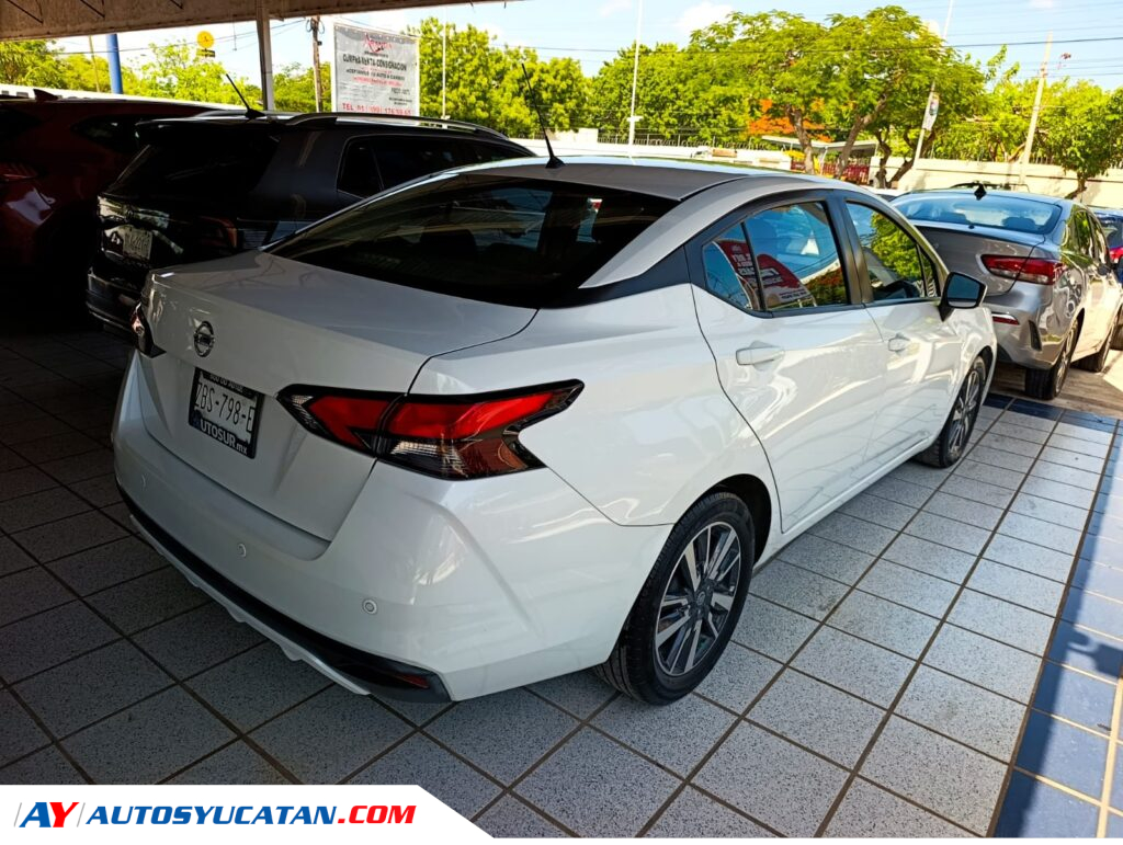 Nissan Versa Advance 2022