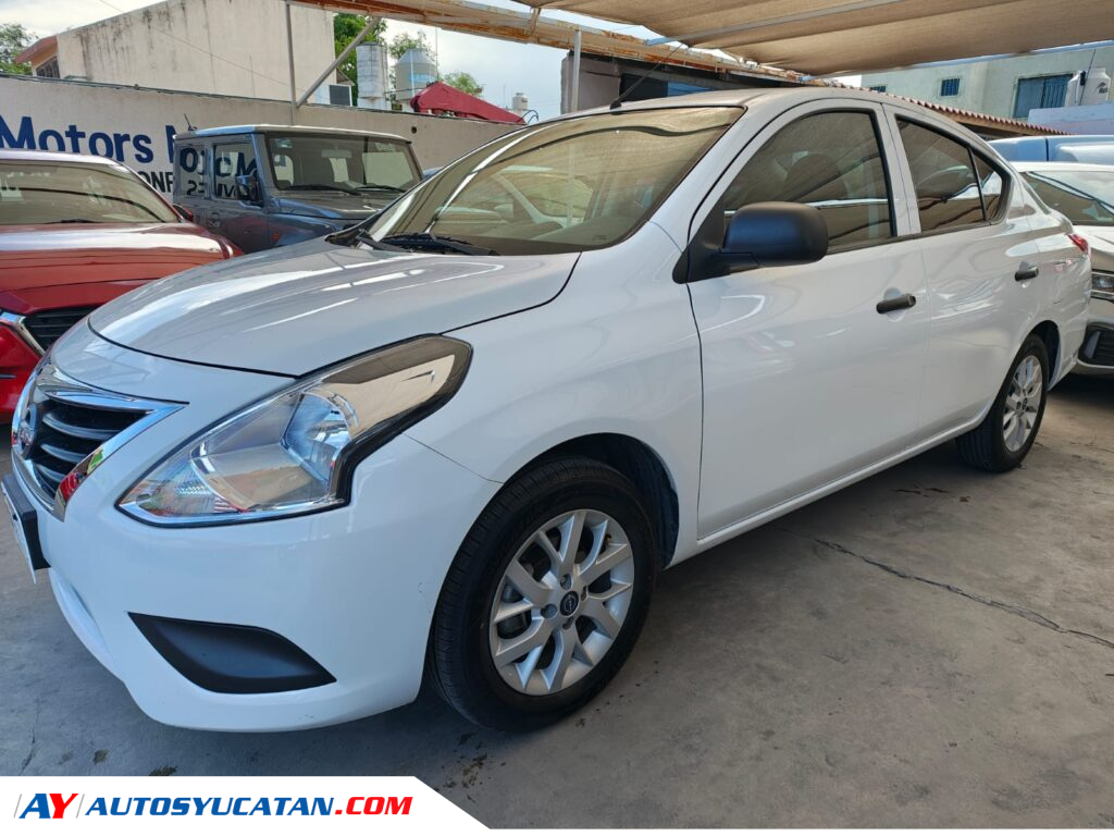 Nissan Versa Drive Standard 2023