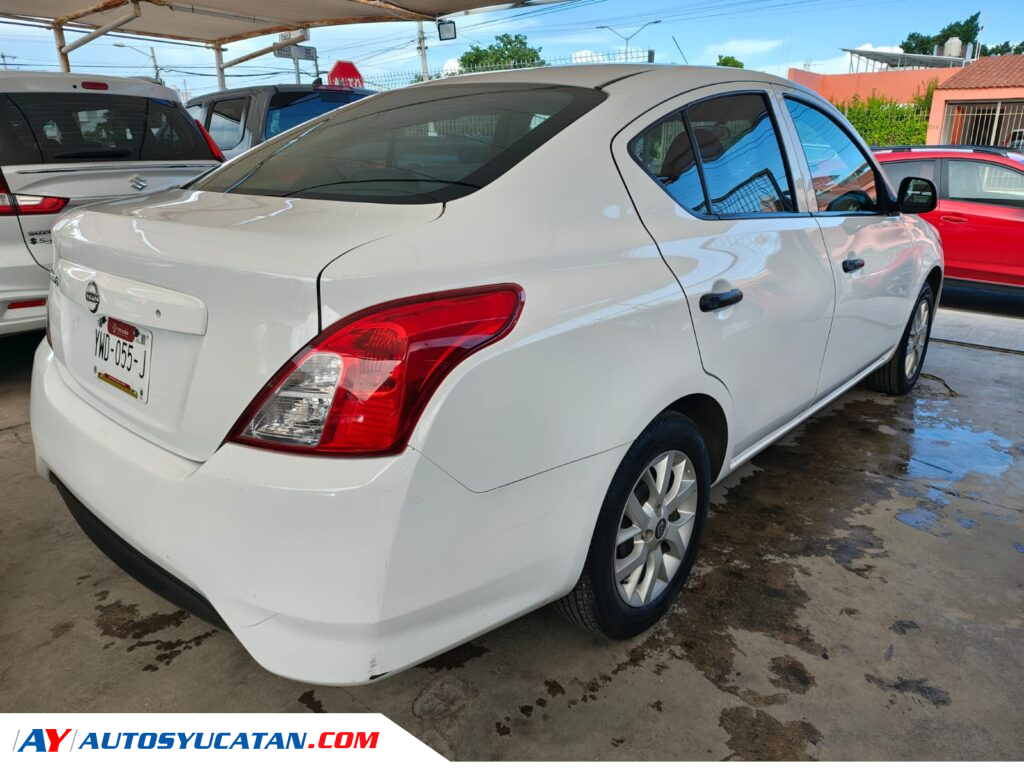 Nissan Versa Drive Standard 2023