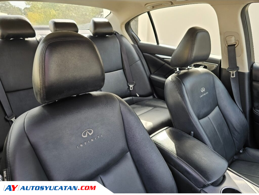 INFINITI Q50 LUXURY