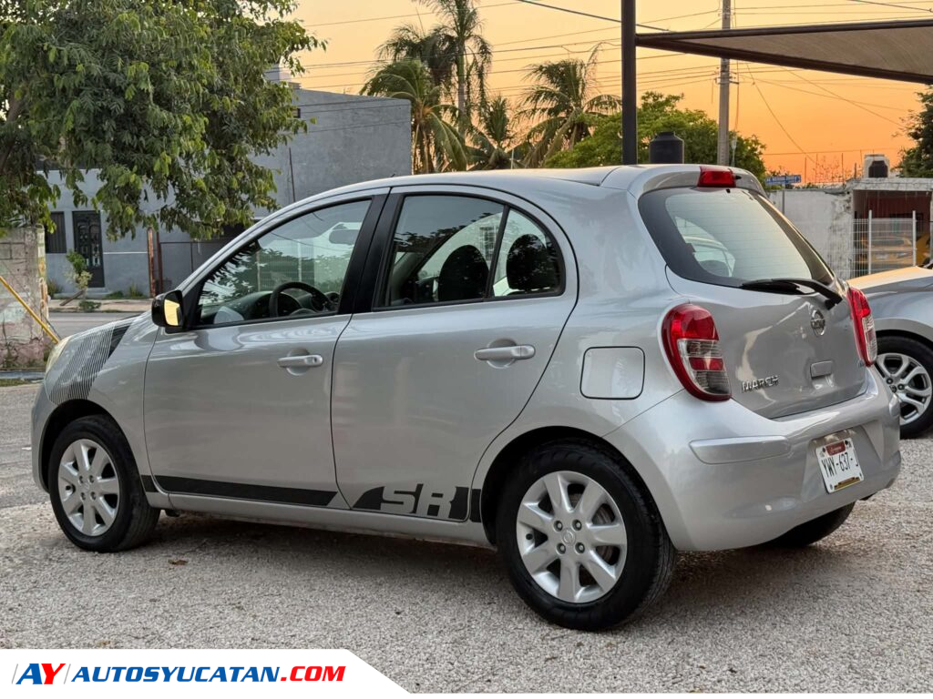 IMPECABLE NISSAN MARCH ADVANCE ESTANDAR 2013