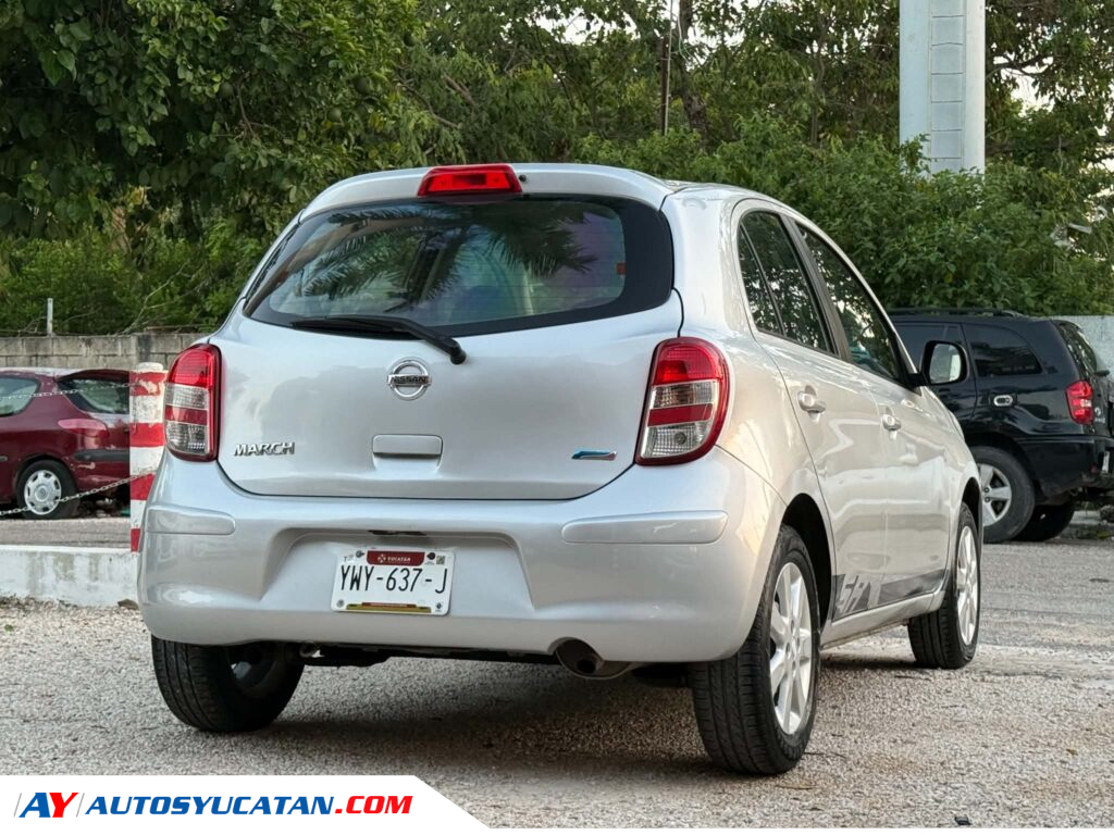 IMPECABLE NISSAN MARCH ADVANCE ESTANDAR 2013