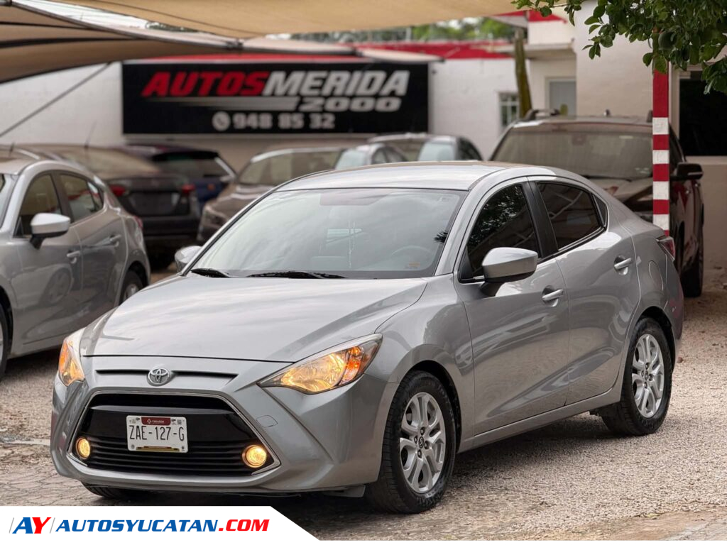 IMPECABLE TOYOTA YARIS R 2016
