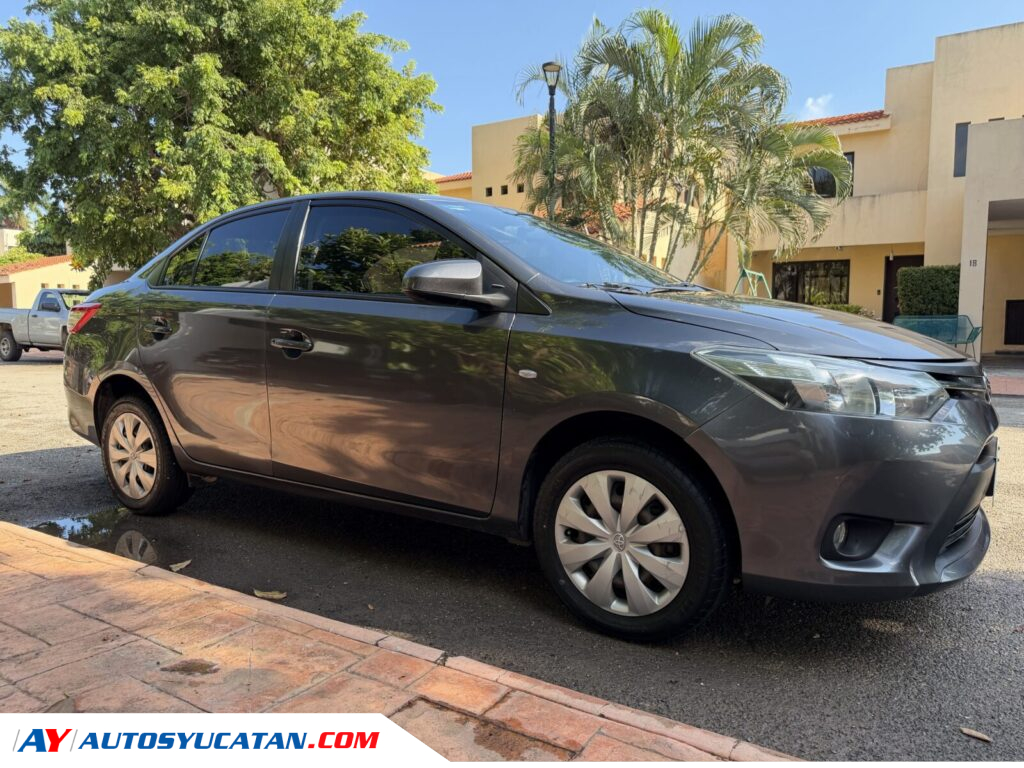 TOYOTA YARIS SEDAN CORE CVT 2017