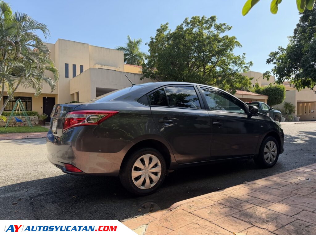 TOYOTA YARIS SEDAN CORE CVT 2017