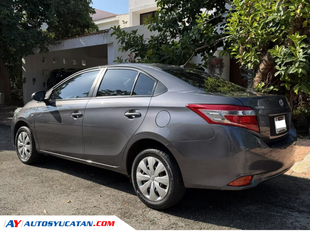 TOYOTA YARIS SEDAN CORE CVT 2017