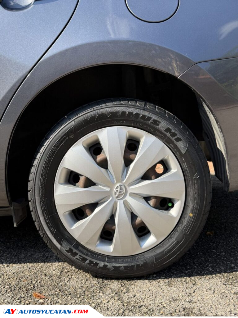 TOYOTA YARIS SEDAN CORE CVT 2017