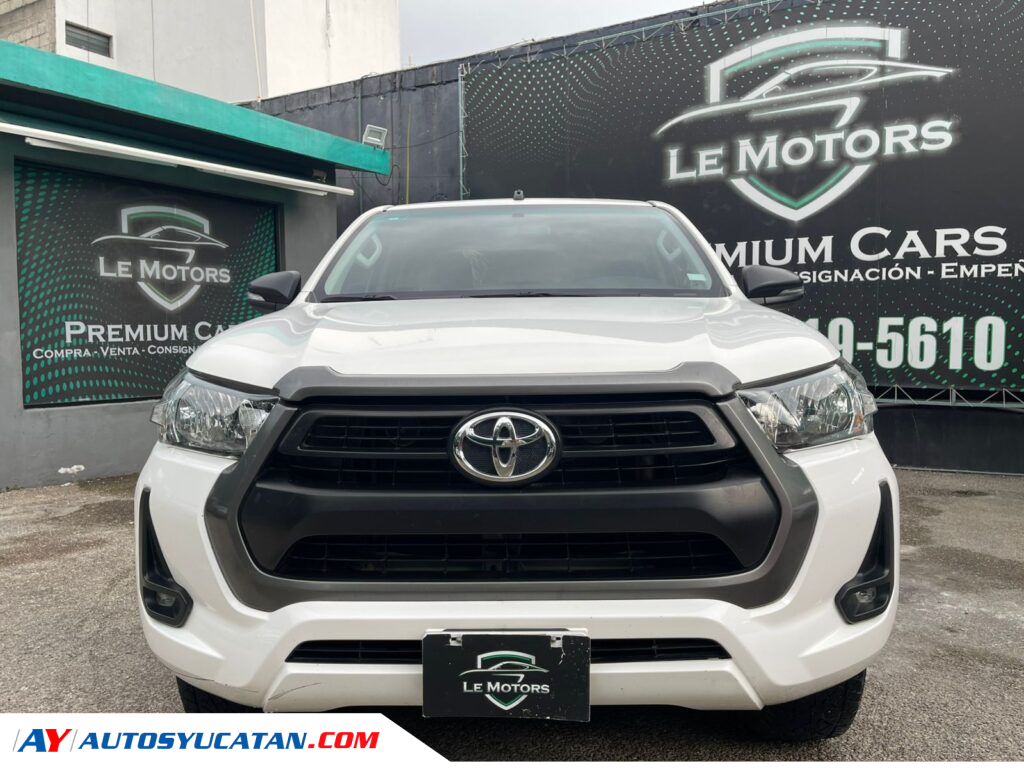 Toyota Hilux SR 2024