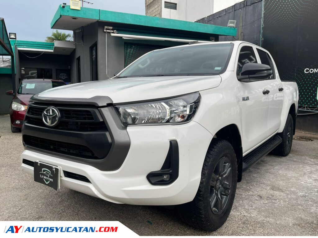 Toyota Hilux SR 2024