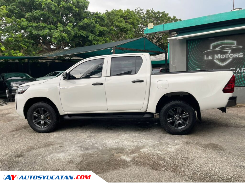 Toyota Hilux SR 2024