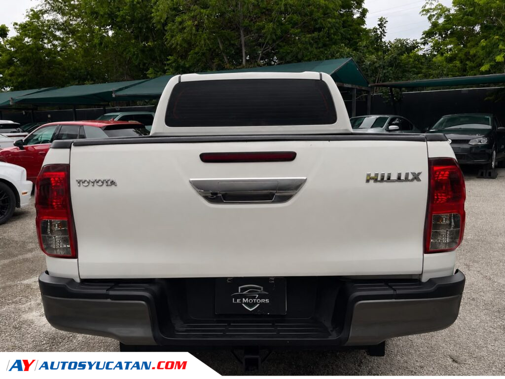Toyota Hilux SR 2024