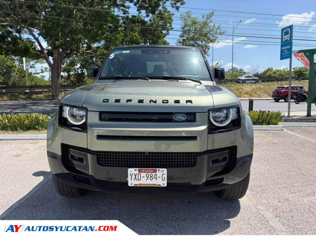 Land Rover Defender 2024