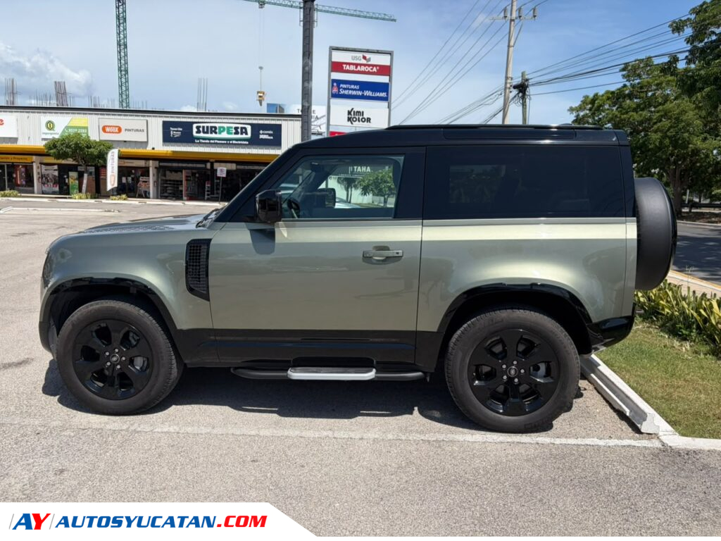 Land Rover Defender 2024