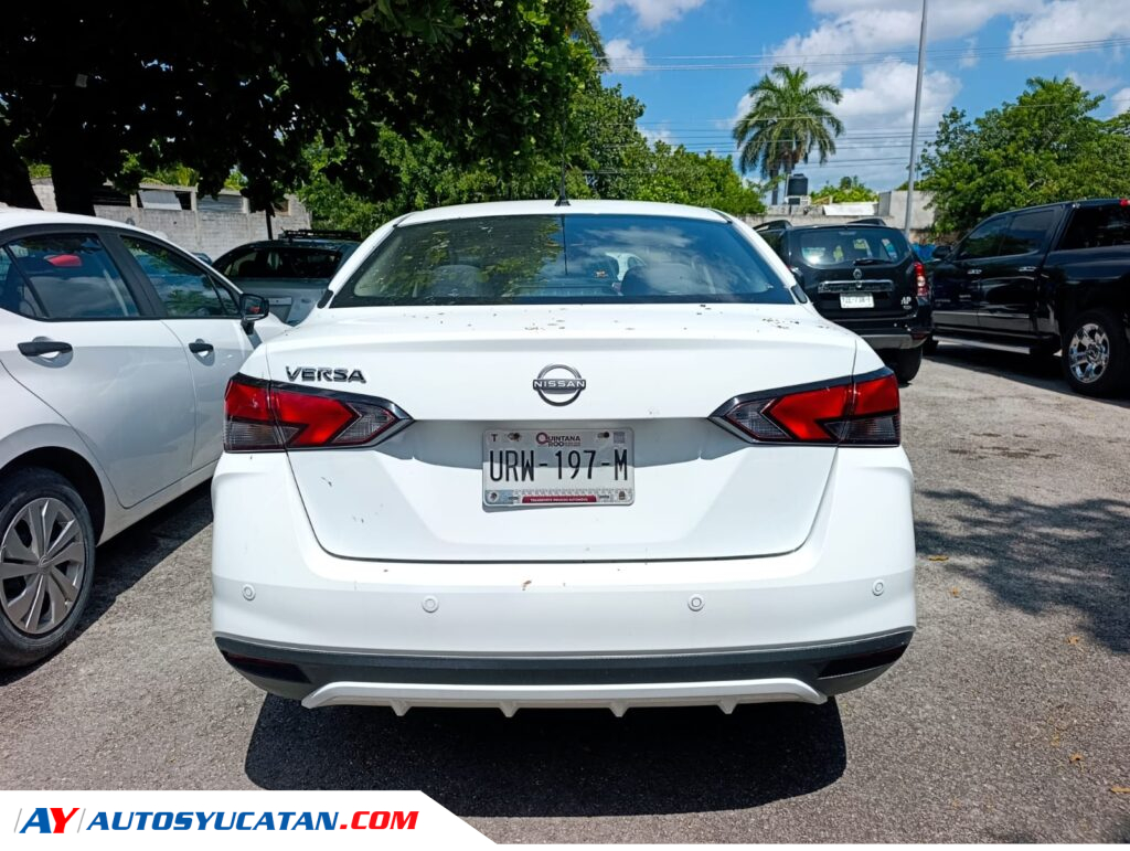 Nissan Versa 2024