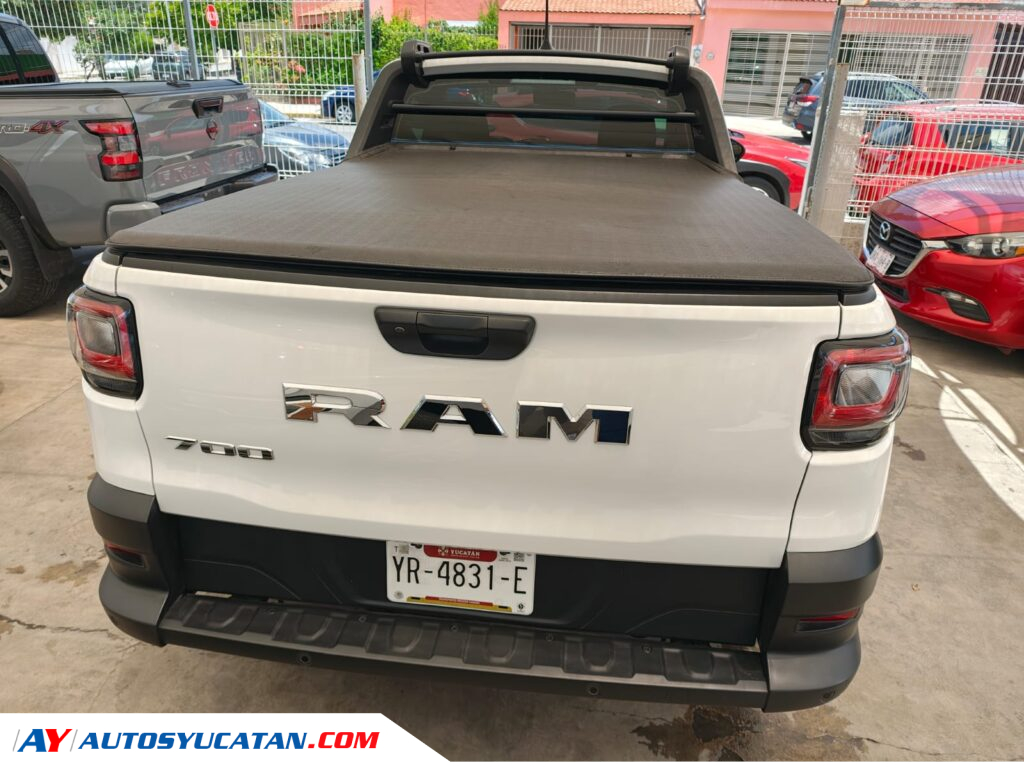 Dodge RAM 700 Standard con clima 2025