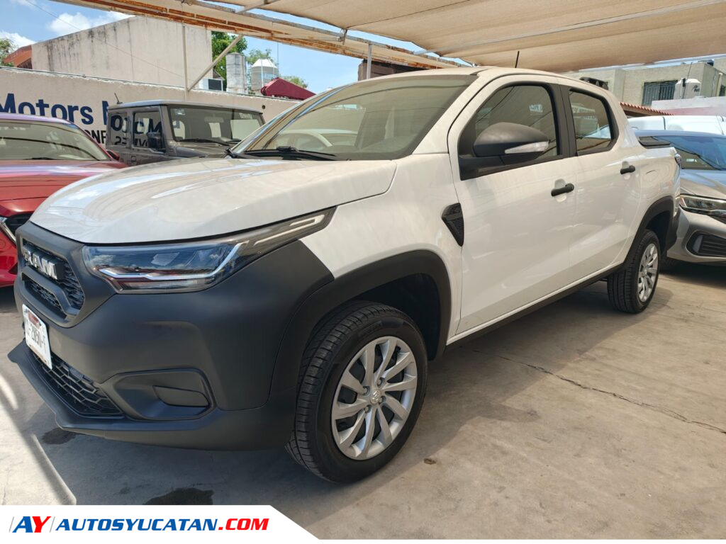 Dodge Ram 700 Tradesman Doble Cabina standar 2026