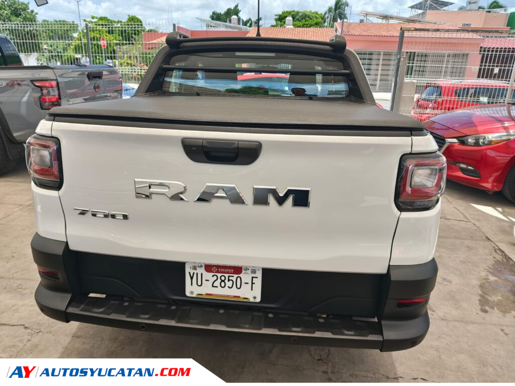 Dodge Ram 700 Tradesman Doble Cabina standar 2026
