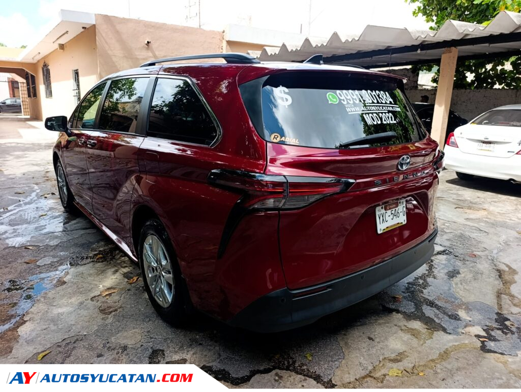 Toyota Sienna XLE Hybrid 2022