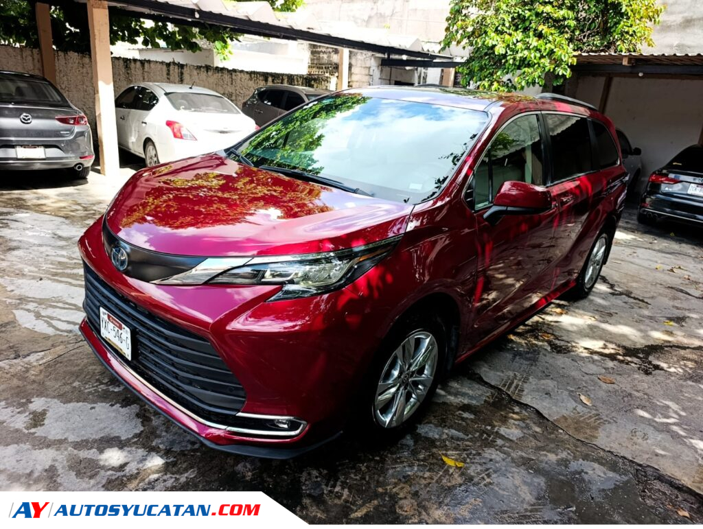 Toyota Sienna XLE Hybrid 2022