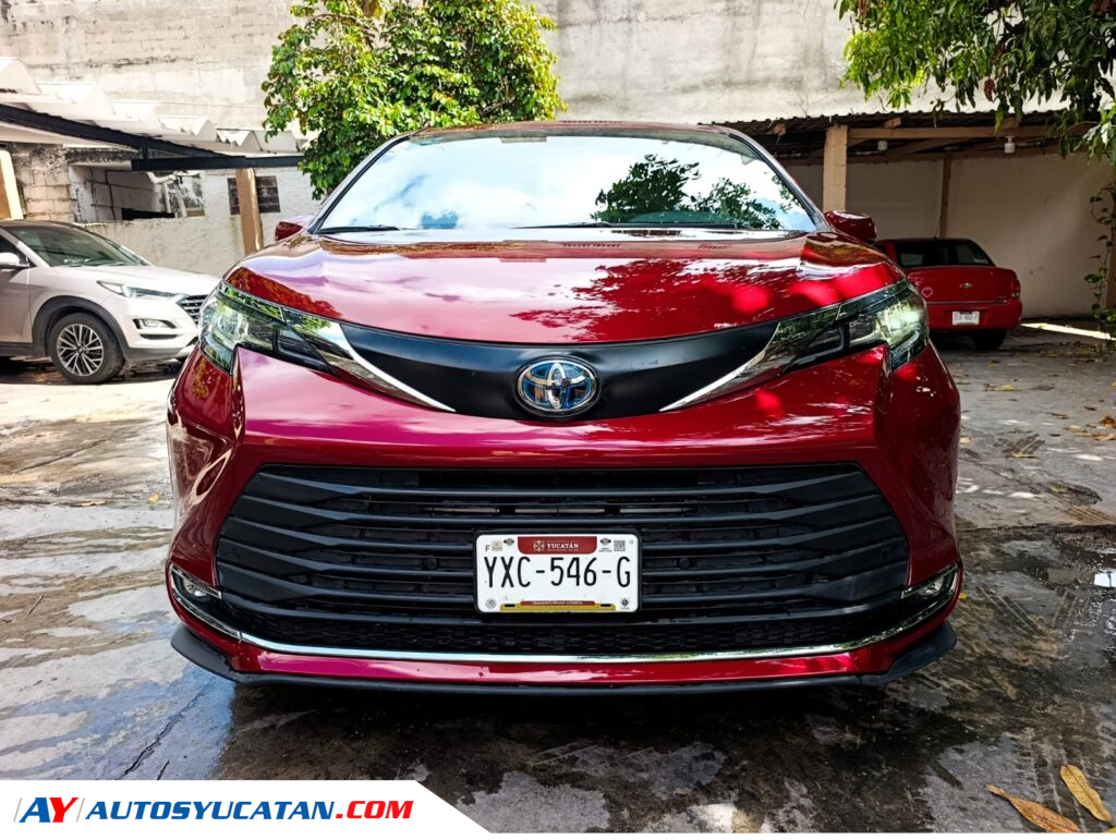 Toyota Sienna XLE Hybrid 2022