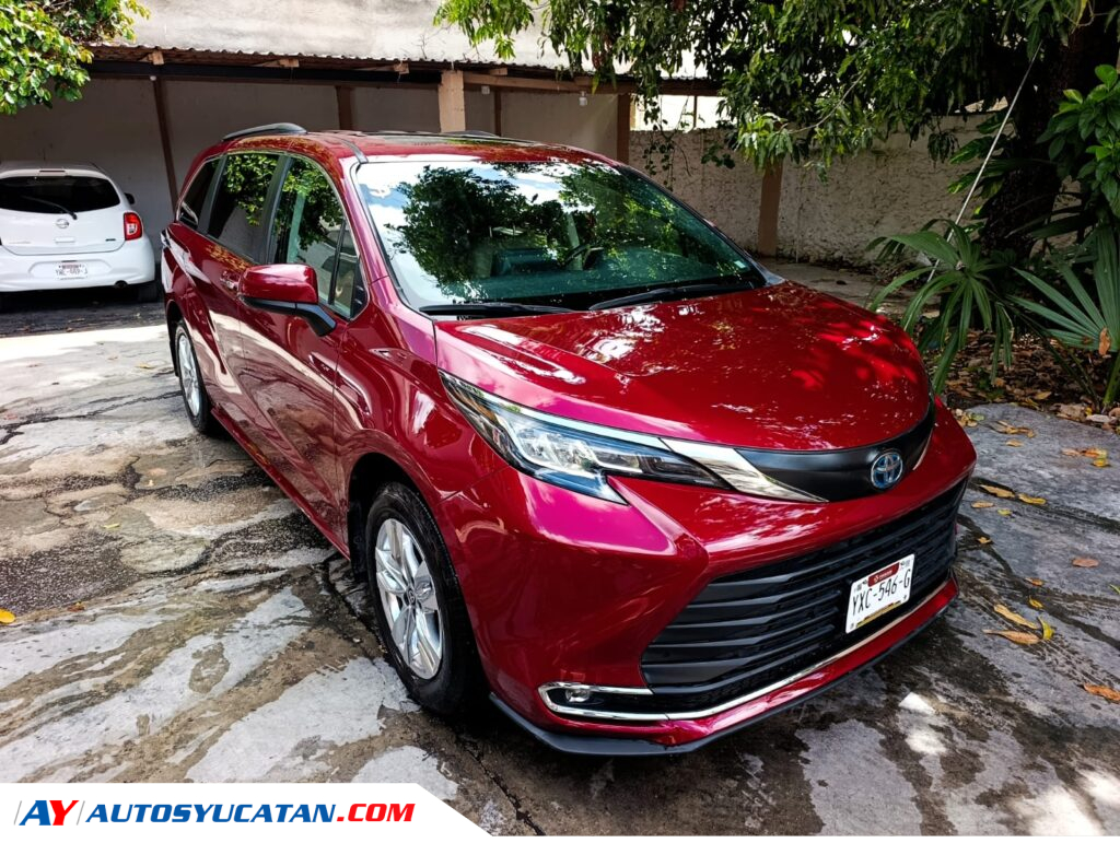 Toyota Sienna XLE Hybrid 2022