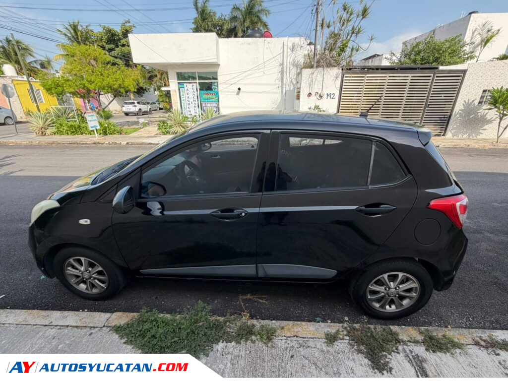 Hyundai Grand i10 GLS Hatchback 2017