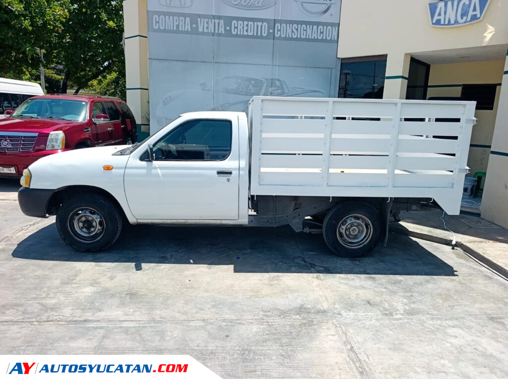 Nissan NP300 Estacas 2015