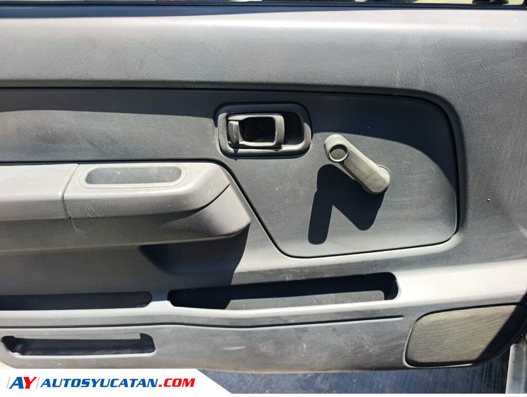 Nissan NP300 Estacas 2015