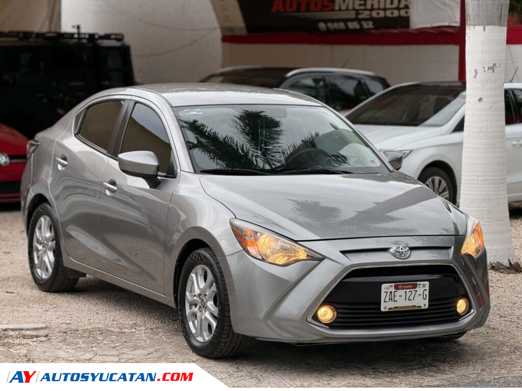 IMPECABLE TOYOTA YARIS R 2016