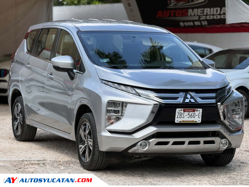 IMPECABLE MITSUBISHI XPANDER 2023 PARA 7 PASAJEROS