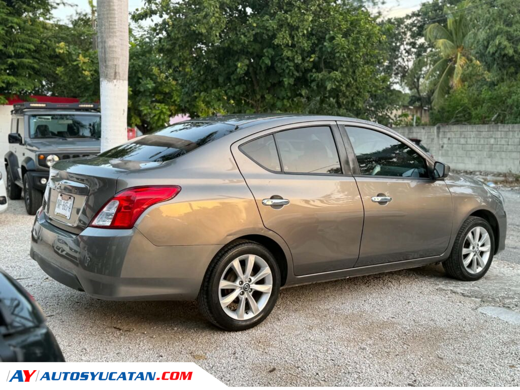 IMPECABLE NISSAN VERSA ADVANCE ESTANDAR 2017