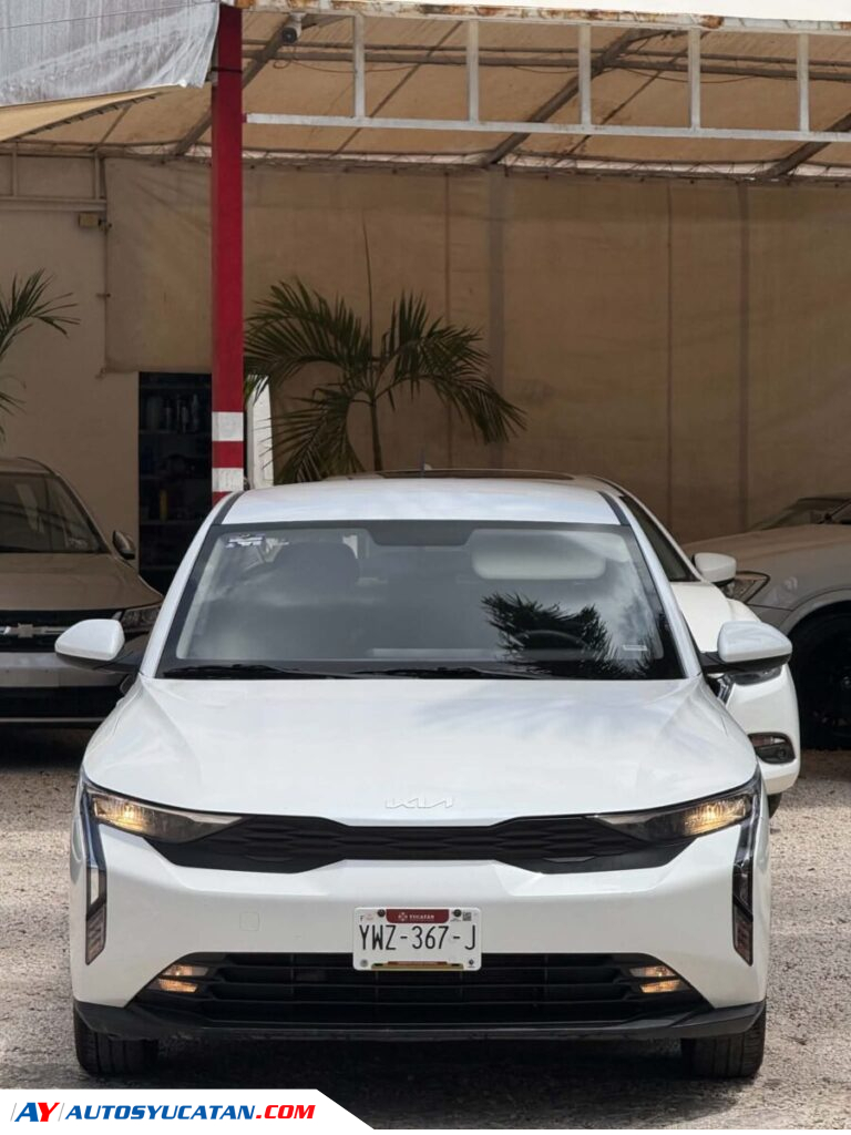 COMO NUEVO KIA K3 2025