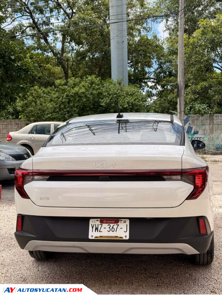 COMO NUEVO KIA K3 2025