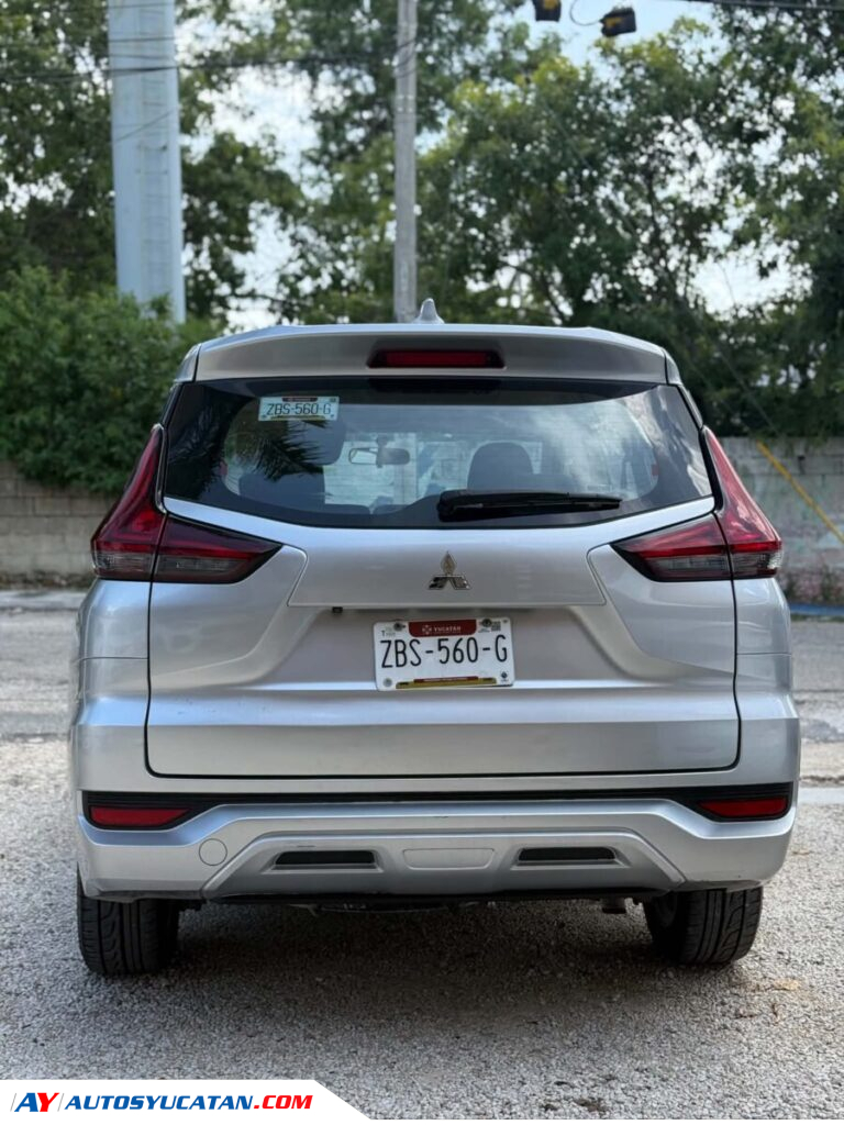 IMPECABLE MITSUBISHI XPANDER 2023 PARA 7 PASAJEROS