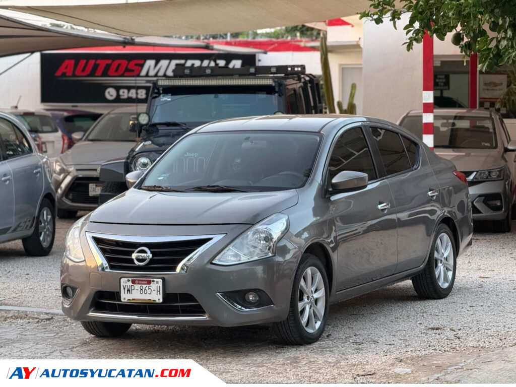IMPECABLE NISSAN VERSA ADVANCE ESTANDAR 2017
