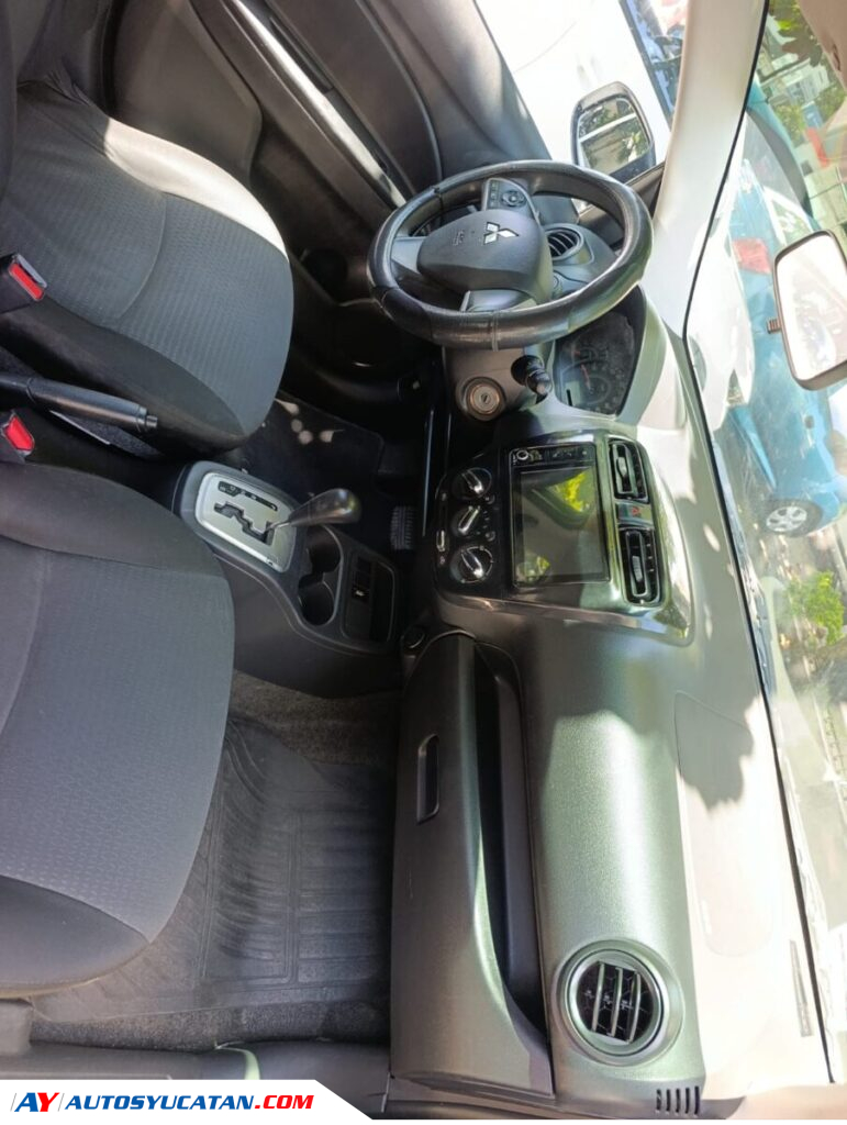 Mitsubishi Mirage 2023