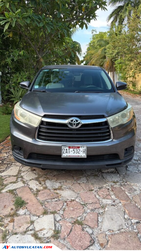 Toyota Highlander LE 2014