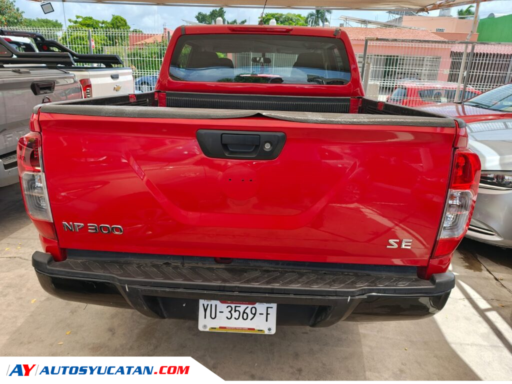 Nissan NP300 Doble Cabina Standard 2019