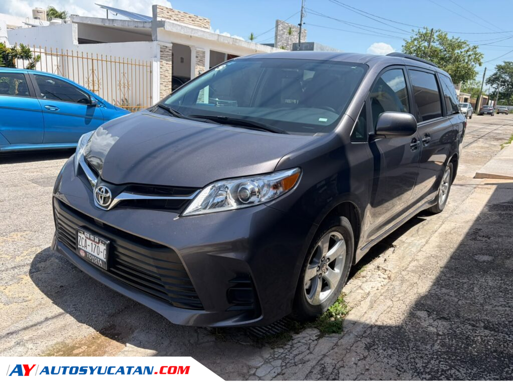 Toyota Sienna LE 2020