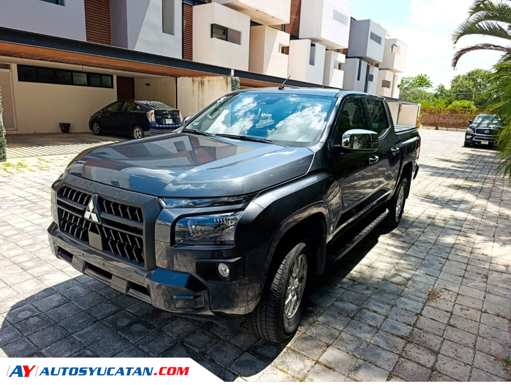 Mitsubishi L200  GLX Cabina Doble 4x4 Diesel MT 2.4 2025