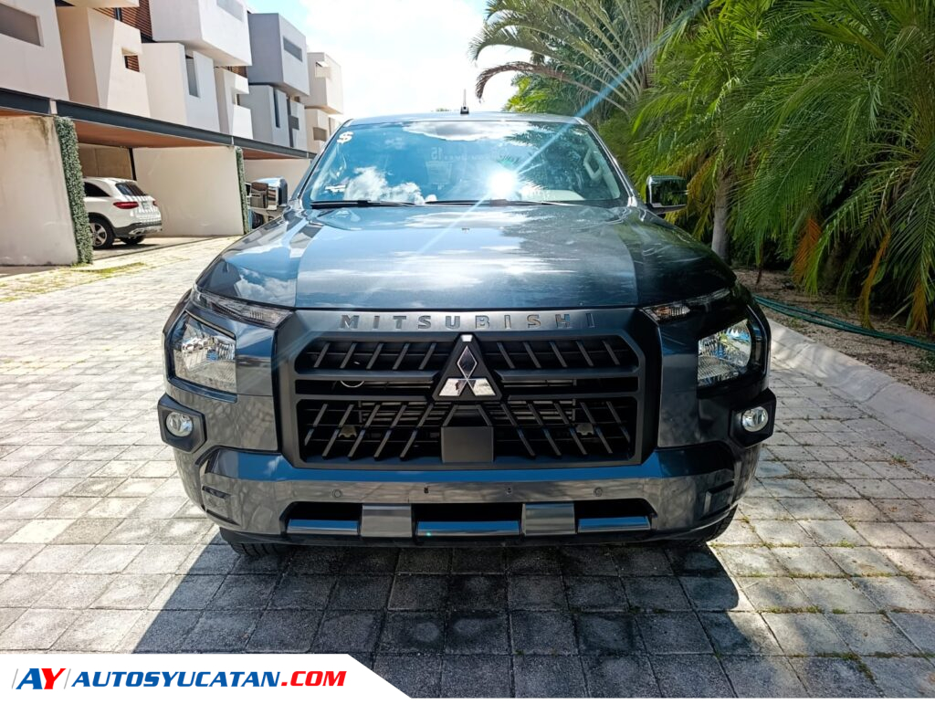 Mitsubishi L200  GLX Cabina Doble 4x4 Diesel MT 2.4 2025