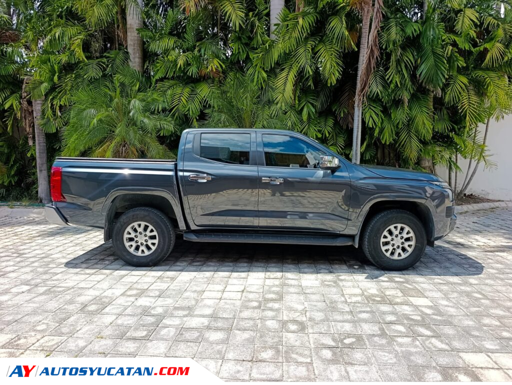 Mitsubishi L200  GLX Cabina Doble 4x4 Diesel MT 2.4 2025