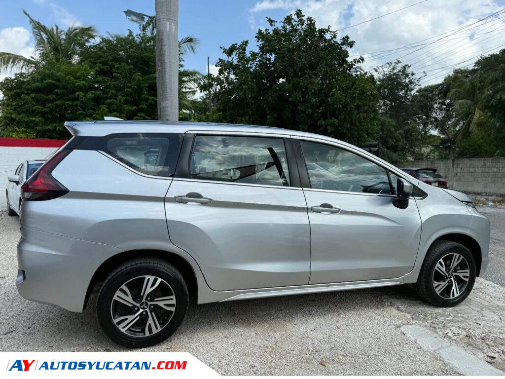 IMPECABLE MITSUBISHI XPANDER 2023 PARA 7 PASAJEROS