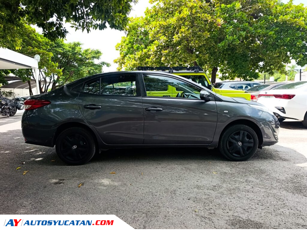 Toyota Yaris STD 2019